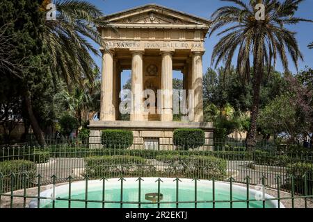 Valletta, Malta - 20. April 2023: Denkmal für den Sir Alexander Ball in den Lower Barakka Gardens. Stockfoto