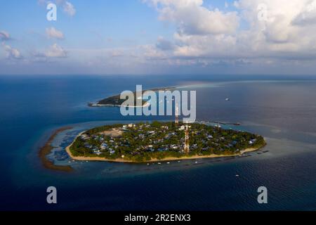 Einheimische Insel Rasdhoo und Kuramathi Touristeninsel, Rasdhoo Atoll, Indischer Ozean, Malediven Stockfoto