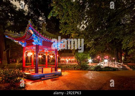 Königlicher Garten in Warschau, genannt Lazienki Krolewskie, chinesischer Garten am Abend, Warschau, Region Mazovia, Polen, Europa Stockfoto
