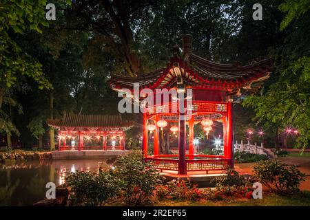 Königlicher Garten in Warschau, genannt Lazienki Krolewskie, chinesischer Garten am Abend, Warschau, Region Mazovia, Polen, Europa Stockfoto