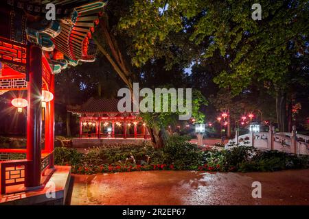 Königlicher Garten in Warschau, genannt Lazienki Krolewskie, chinesischer Garten am Abend, Warschau, Region Mazovia, Polen, Europa Stockfoto