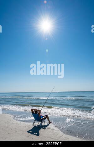Entspanntes Angeln am Golf von Mexiko, Fort Myers Beach, Florida, USA Stockfoto