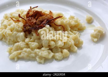 Spezialität Käseknöpfle (Käsespatzen) Ökonomie zum Löwen, Schellenberg, Liechtenstein Stockfoto