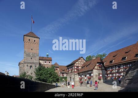 Heidenturm und tiefer Brunnen der Kaiserburg, Nürnberg, Mittelfrankreich, Bayern, Deutschland Stockfoto