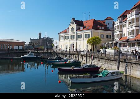 Hafen mit Schloss Montfort, Langenargen, Bodensee, Baden-Württemberg, Deutschland Stockfoto