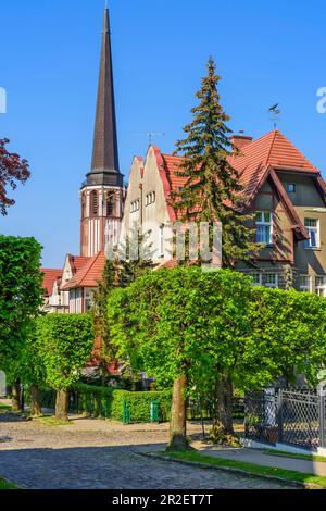 Danzig Oliwa, Vorkriegsvillenviertel, Lesna Straße, Kirche der Mutter Gottes, Königin der Polnischen Krone. Danzig Oliwa, Region Pommern, Woivo Pommern Stockfoto