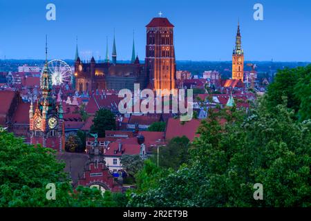 Blick vom Gradowa-Hügel in Richtung mittelalterliche Altstadt. Auf der linken Seite des Hauptbahnhofs, in der Mitte der Basilika St. Mary von der Himmelfahrt des BL Stockfoto