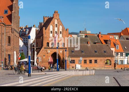 Wassertor (Wasserturm), Blick vom alten Hafen, Wismar stadt, Mecklenburg-Vorpommern, Deutschland. Stockfoto