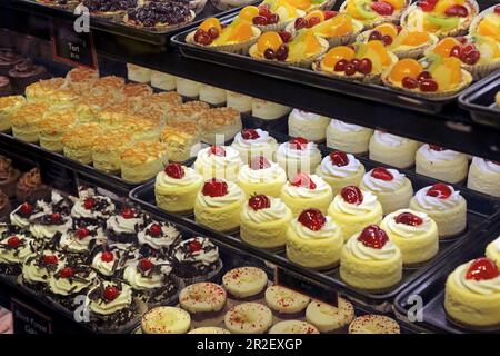 Deutsches Feinkostgeschäft, überdachter Markt in Granville Island, Vancouver Stockfoto