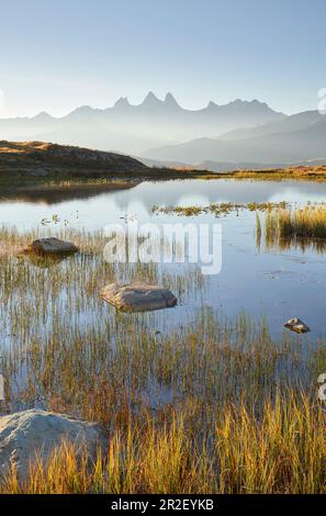 Aiguille d'Arves, Lac Guichard, Col de la Croix de Fer, Rhone-Alpes, Savoy, Frankreich Stockfoto