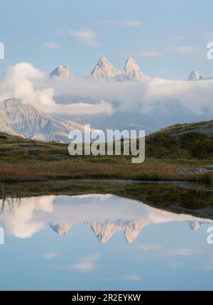 Aiguille d'Arves, Lac Guichard, Col de la Croix de Fer, Rhone-Alpes, Savoy, Frankreich Stockfoto