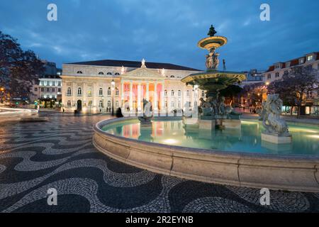 Brunnen vor dem Teatro Nacional D. Maria II, Praca Rossio, Lissabon, Portugal Stockfoto