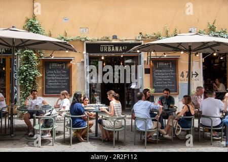 Rom, Italien, Leute, die außerhalb des Restaurants Urbana 47 essen, Rom, Italien Stockfoto