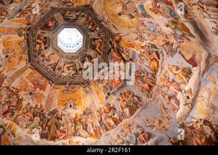 Brunelleschis Dom in der Kathedrale Santa Maria del Fiore von innen in Florenz, Toskana Italien Stockfoto