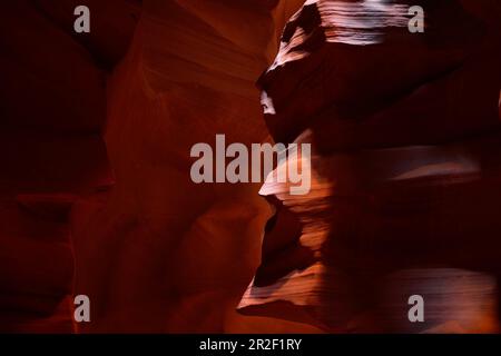 Ein farbenfroher Felsen, der wie ein Gesicht im Antelope Canyon bei Page, Arizona, USA aussieht Stockfoto