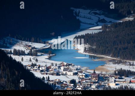 Pillersee und Ortisei Dorf von oben im Winter, Wilder Kaiser Tirol Stockfoto