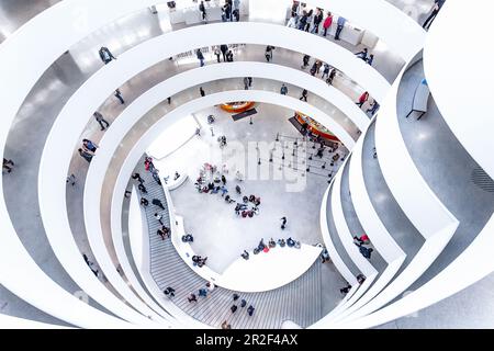 Im Guggenheim Museum, New York City, USA Stockfoto