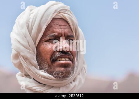 Porträt eines Beduinen in Wadi Rum, Jordanien Stockfoto