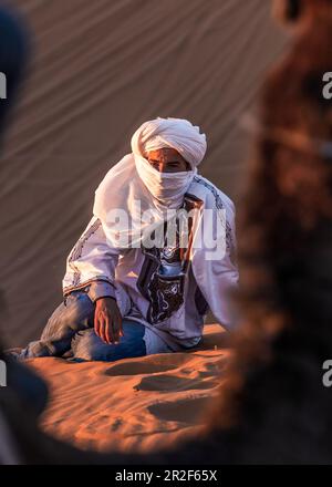 Berber im Erg Chebbi in Marokko Stockfoto