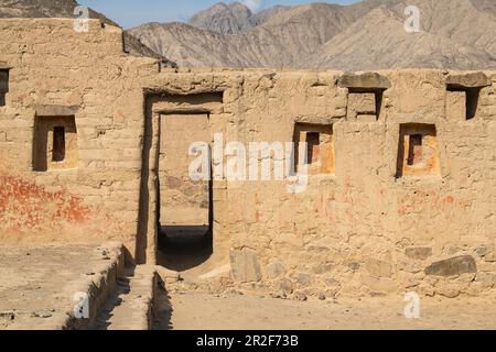 Die Ruinen von Tambo Colorado Inca, gut erhalten durch ein luftiges Klima, versetzen den Besucher zurück in die Zeit, Tambo Colorado, in der Nähe von Paracas, Ica, Peru, South Ame Stockfoto