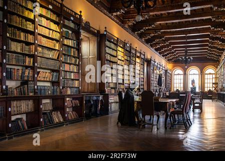 Elegante Bibliothek Casa Aliaga aus dem 16. Jahrhundert, so alt wie die Stadt selbst, Lima, Lima, Peru, Südamerika Stockfoto