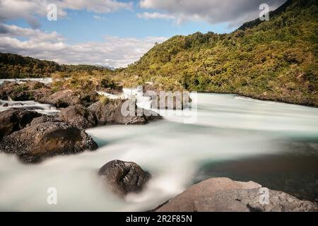 Saltos (Wasserfälle) des Rio Petrohue, Region de los Lagos, Chile, Südamerika Stockfoto