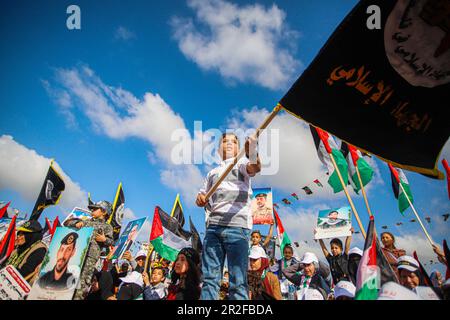 Gaza, Palästina. 19. Mai 2023. Die Gruppe des Palästinensischen Islamischen Dschihad veranstaltet im Gazastreifen eine Kundgebung zum Gedenken an bewaffnete Befehlshaber und Agenten, die Israel in den letzten fünf Tagen der Kämpfe am 19. Mai 2023 in Gaza-Stadt getötet hat. Foto: Ramez Habboub/ABACAPRESS.COM Kredit: Abaca Press/Alamy Live News Stockfoto