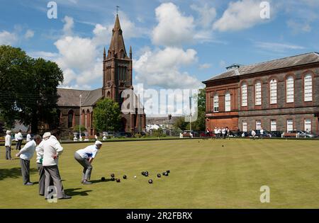 Bowling im Kirkcudbright Rasen Bowling Green in Dumfries und Galloway, Schottland, Großbritannien Stockfoto