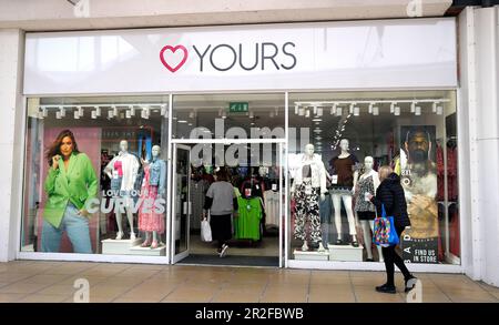 Im Mai 2023 im westwood Cross Shopping Centre, East kent, großbritannien, können Sie Bekleidungsgeschäfte kaufen Stockfoto