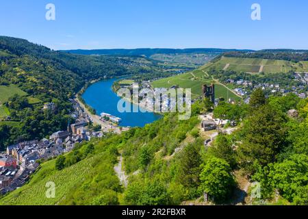 Traben-Trarbach mit der Burgruine Grevenburg, Mosel, Rheinland-Pfalz aus der Vogelperspektive Stockfoto