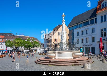 Springbrunnen in St. Johanner Markt, Saarbrücken, Saarland, Deutschland Stockfoto