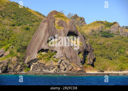 Ungewöhnliche Felsformation auf einer kleinen unbewohnten Insel, den Fidschi-Inseln Stockfoto