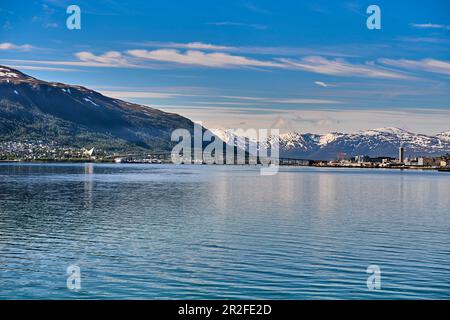 Blick auf Tromso mit der arktischen Kathedrale, Norwegen, Europa Stockfoto