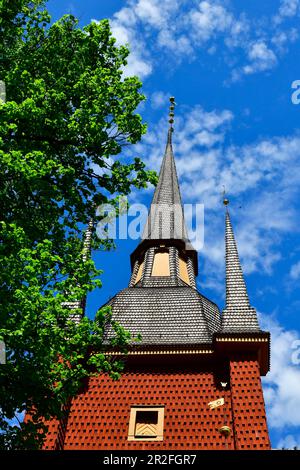 Einer der Türme der historischen Holzkirche in Kopparberg, Provinz Örebro, Schweden Stockfoto