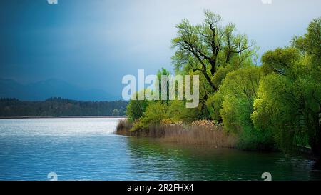 Regen vor der Fraueninsel, Blick vom Ausflugsboot, Chiemsee, Deutschland Stockfoto