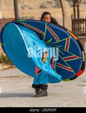 Wirbelnde Derwisch-Performance in der Zitadelle, Kairo, Ägypten Stockfoto