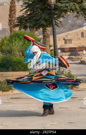 Wirbelnde Derwisch-Performance in der Zitadelle, Kairo, Ägypten Stockfoto