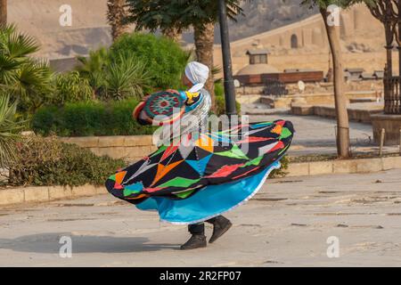 Wirbelnde Derwisch-Performance in der Zitadelle, Kairo, Ägypten Stockfoto