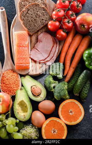 Lebensmittel, die für die Schwangerschaft empfohlen werden. Gesunde Ernährung Stockfoto