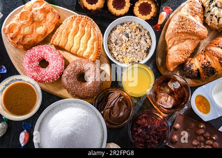 Lebensmittelerzeugnisse, die eine erhebliche Menge Zucker enthalten. Junkfood Stockfoto