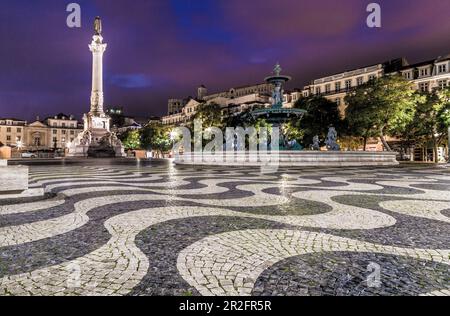 Rossio-Platz in Lissabon bei Nacht Stockfoto