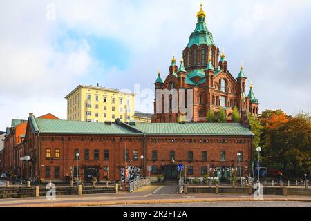 Helsinki, Finnland - 5. Oktober 2019 : Uspenski Orthodoxe Kathedrale Kirche im Katajanokka Bezirk der Altstadt von Helsinki, Finnland Stockfoto