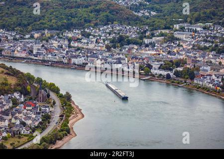 Der Rhein im Loreley mit Blick auf St. Goarshausen, Rheinland-Pfalz, Deutschland Stockfoto