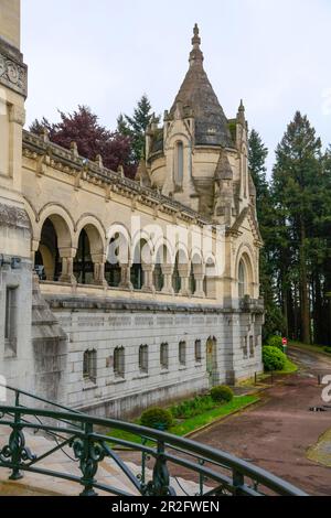 Die Basilika Sainte-Therese de Lisieux, die zweitgrößte Wallfahrtskirche Frankreichs, ist 104 Meter lang und 97 Meter entfernt Stockfoto