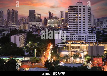 Luftaufnahme von Bangkok Moderne Bürogebäude, Eigentumswohnung, Wohnbereich in Bangkok City Stockfoto