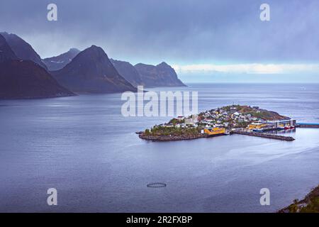 Husoy Fischerdorf auf der Insel Senja, Norwegen Stockfoto