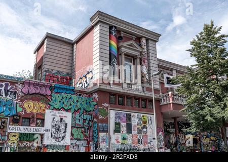 Die Rote Flora, ehemaliges Theater im Schanzenviertel, Hamburg, Stockfoto