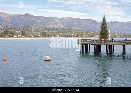 Weihnachtsbaum am Stearns Wharf in Santa Barbara, Kalifornien, USA: Stockfoto