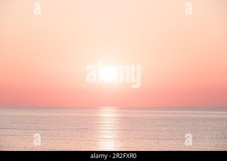 Sonnenaufgang über dem Schwarzen Meer, Vadu, Konstanta / Konstanza, Rumänien. Stockfoto