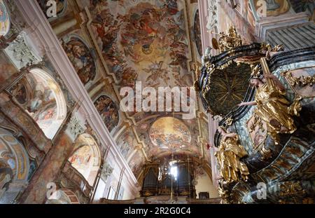 Kanzel in der Poellau-Kollegialkirche, Steiermark, Österreich Stockfoto